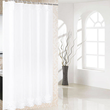 Elegant hvitt dusjforheng med volangkant