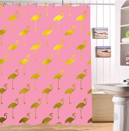 Rosa dusjforheng med flamingoer i gull