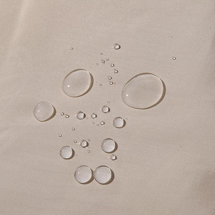 Lys beige dusjforheng med diskret mønster