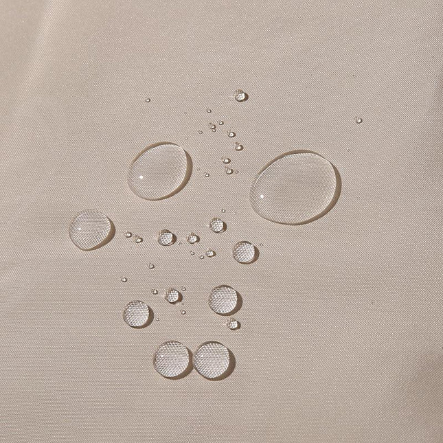 Lys beige dusjforheng med diskret mønster