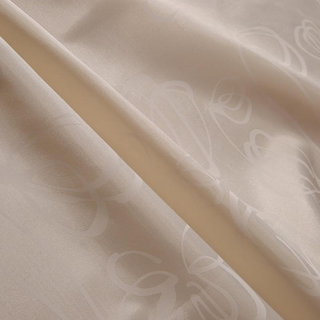 Lys beige dusjforheng med diskret mønster