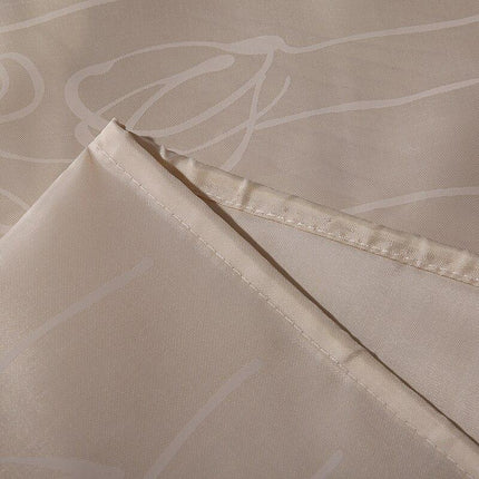 Lys beige dusjforheng med diskret mønster