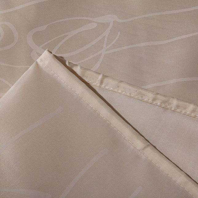 Lys beige dusjforheng med diskret mønster