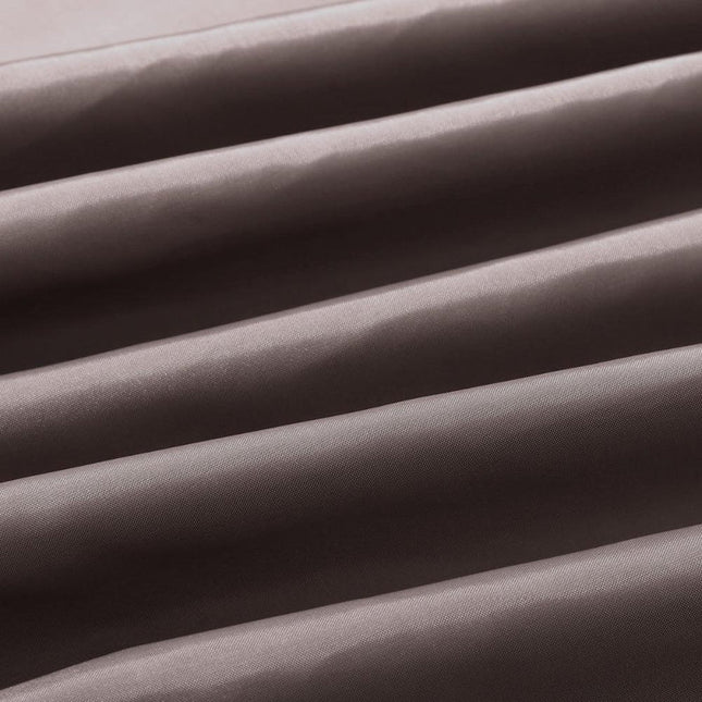 Ensfarget brunt dusjforheng til badet