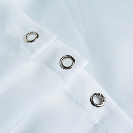 Klassisk hvitt dusjforheng i stoff