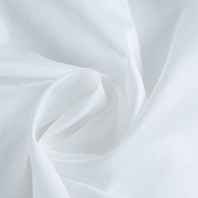 Klassisk hvitt dusjforheng i stoff