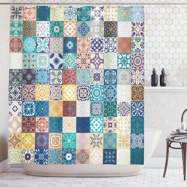 Fargerikt dusjforheng med tunisiske fliser